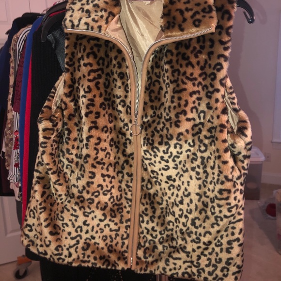 Tiara Other - Animal print fur vest